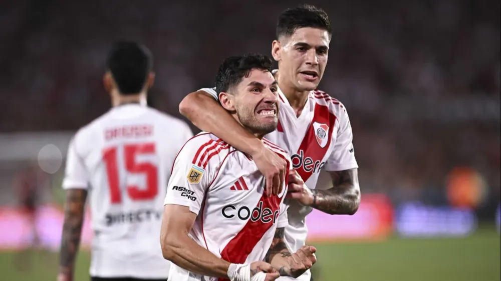 Montiel sale al cruce tras los silbidos a Martínez Quarta