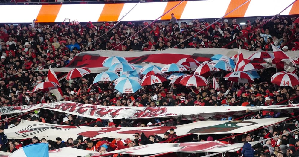 Clima mixto en el Monumental: ovación a Ponzio y reprobación a referentes
